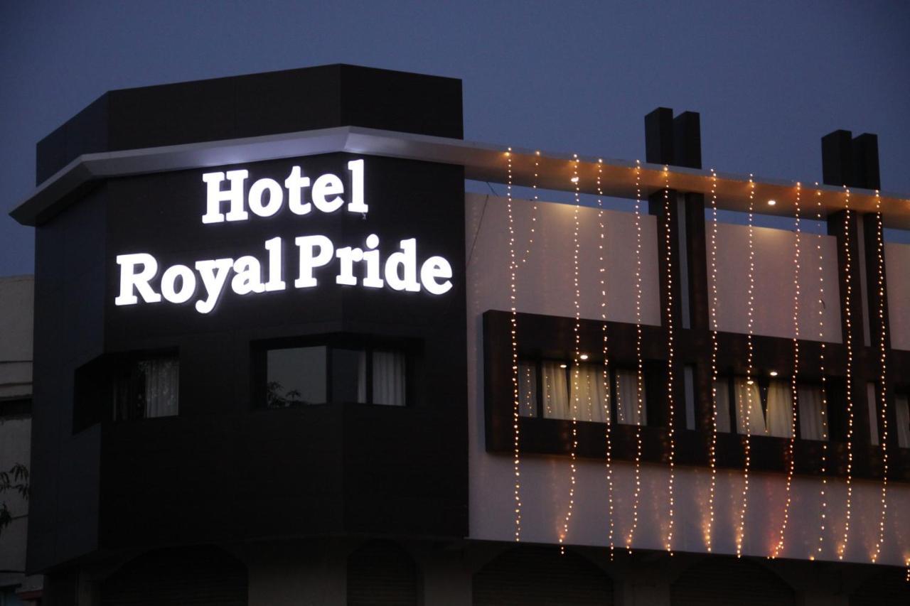 Hotel Royal Pride Ahmedabad Exteriör bild