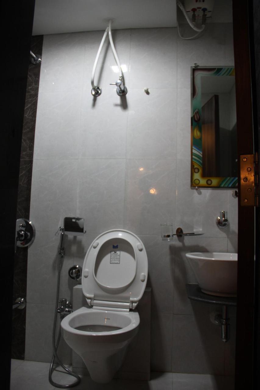 Hotel Royal Pride Ahmedabad Exteriör bild