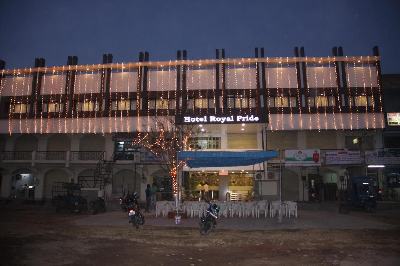 Hotel Royal Pride Ahmedabad Exteriör bild