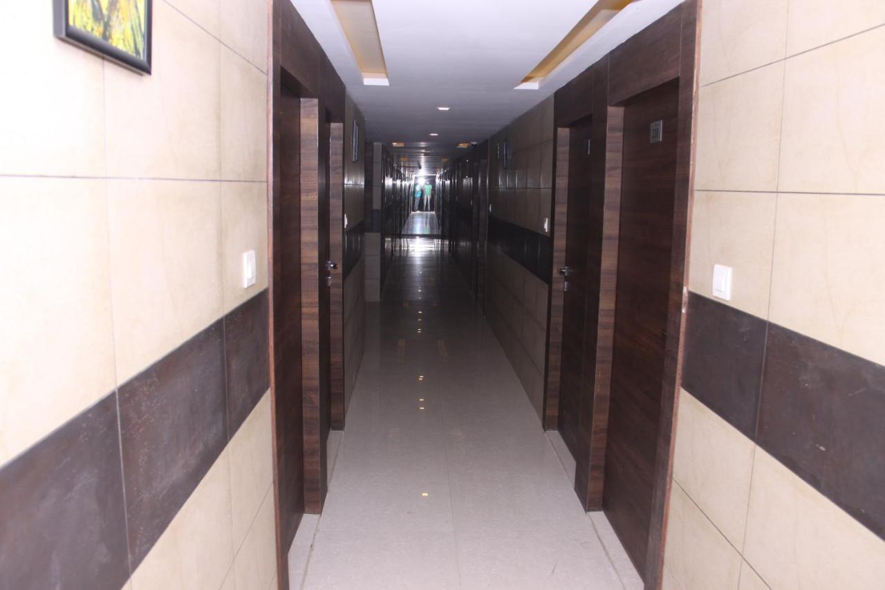 Hotel Royal Pride Ahmedabad Exteriör bild