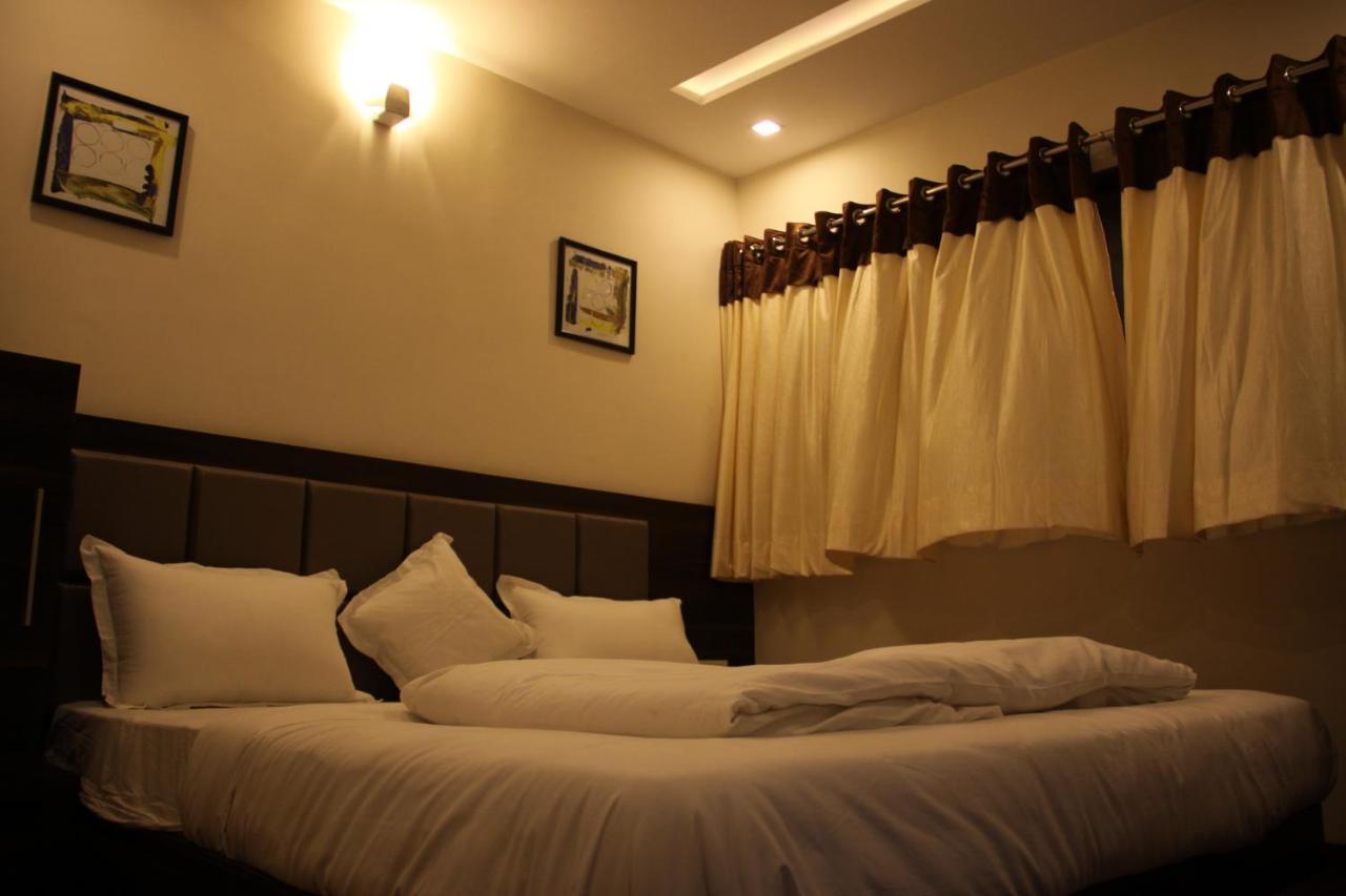 Hotel Royal Pride Ahmedabad Exteriör bild