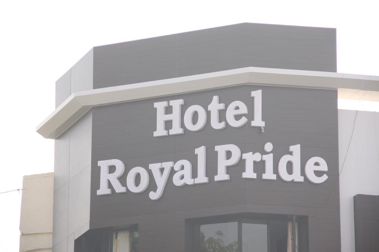 Hotel Royal Pride Ahmedabad Exteriör bild